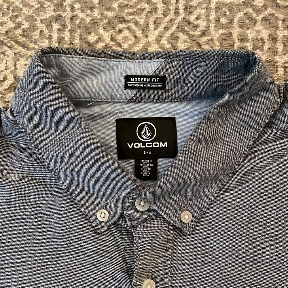Volcom Modern Fit Button-Up - Picture 3 of 10